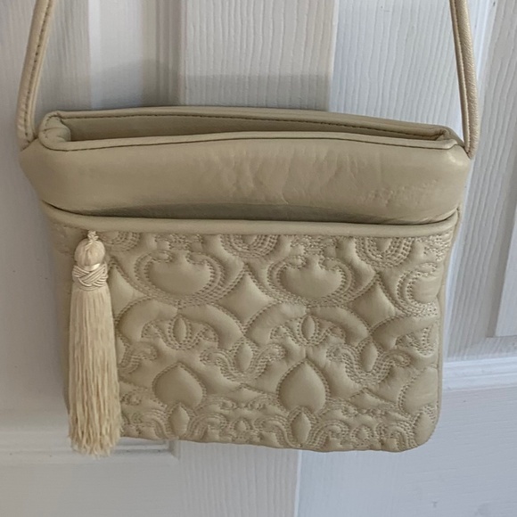 White bag with shoulder strap - Picture 1 of 7